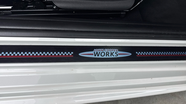 MINI Hatchback 1.5 Cooper Sport Premium 3dr Auto Petrol Hatchback